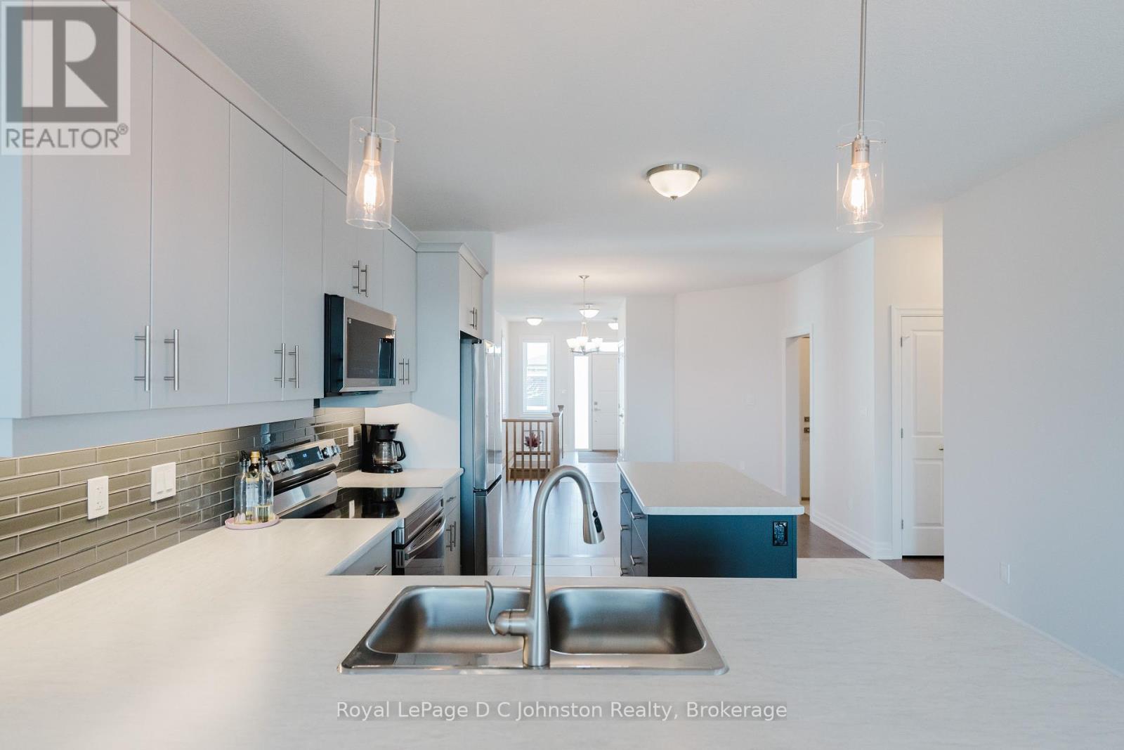 400 Mary Rose Avenue, Saugeen Shores, Ontario  N0H 2C3 - Photo 6 - X12030732