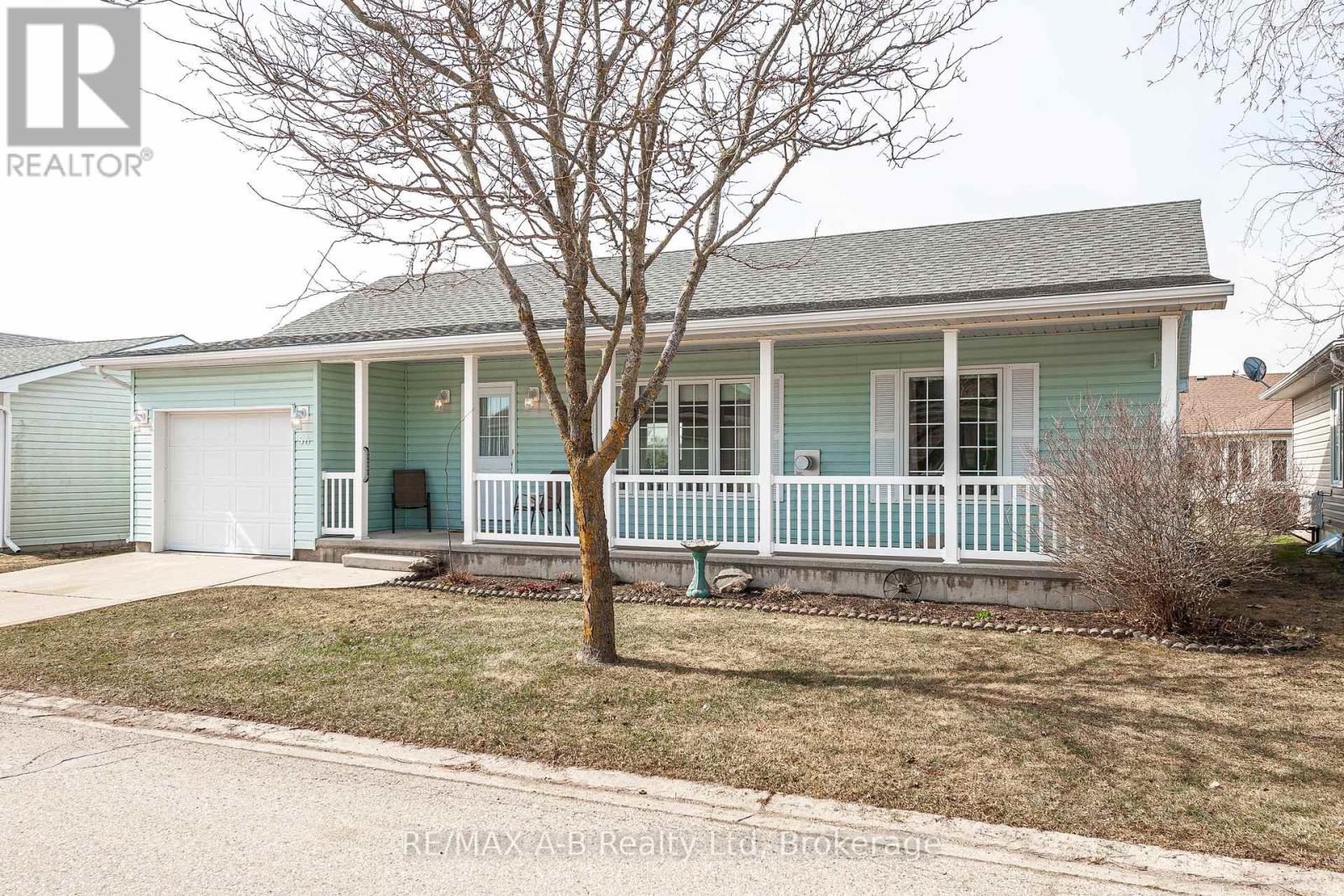56 - 30 Ann Street, St. Marys, Ontario  N4X 1C8 - Photo 3 - X12030740