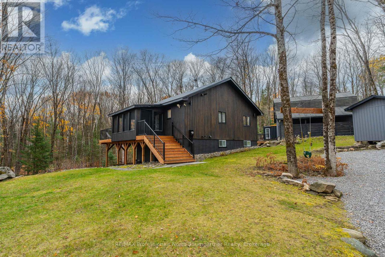 1035 Graydon Lane, Dysart Et Al, Ontario  K0M 1S0 - Photo 2 - X12029422