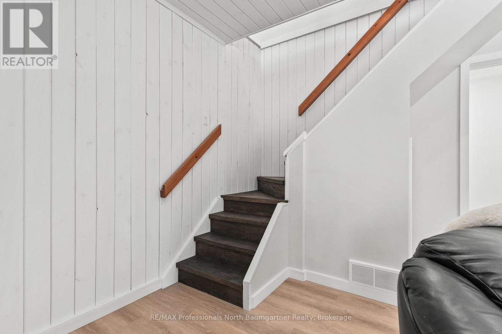 1035 Graydon Lane, Dysart Et Al, Ontario  K0M 1S0 - Photo 27 - X12029422
