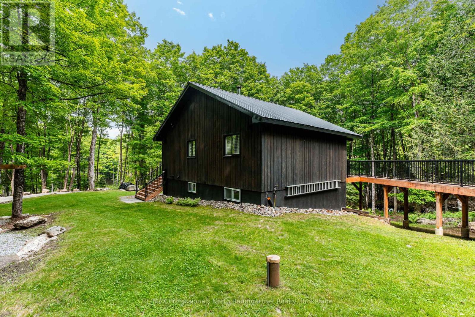 1035 Graydon Lane, Dysart Et Al, Ontario  K0M 1S0 - Photo 37 - X12029422