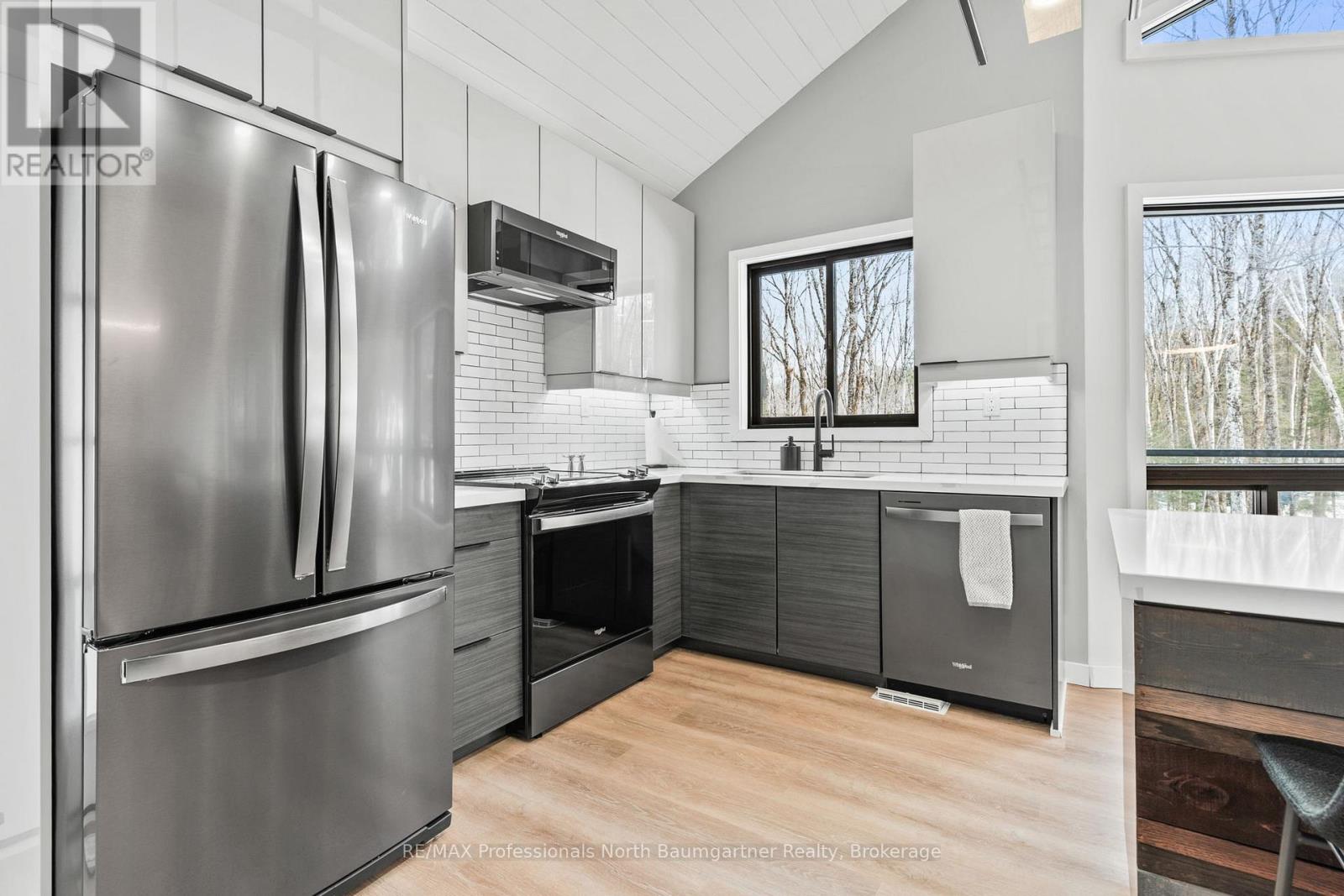 1035 Graydon Lane, Dysart Et Al, Ontario  K0M 1S0 - Photo 6 - X12029422