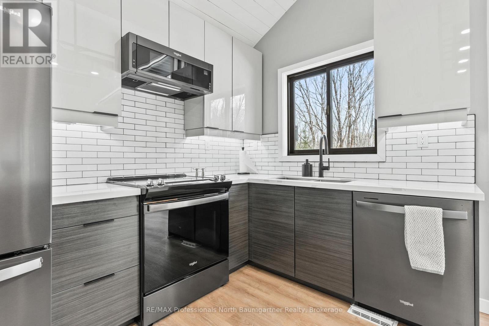 1035 Graydon Lane, Dysart Et Al, Ontario  K0M 1S0 - Photo 7 - X12029422