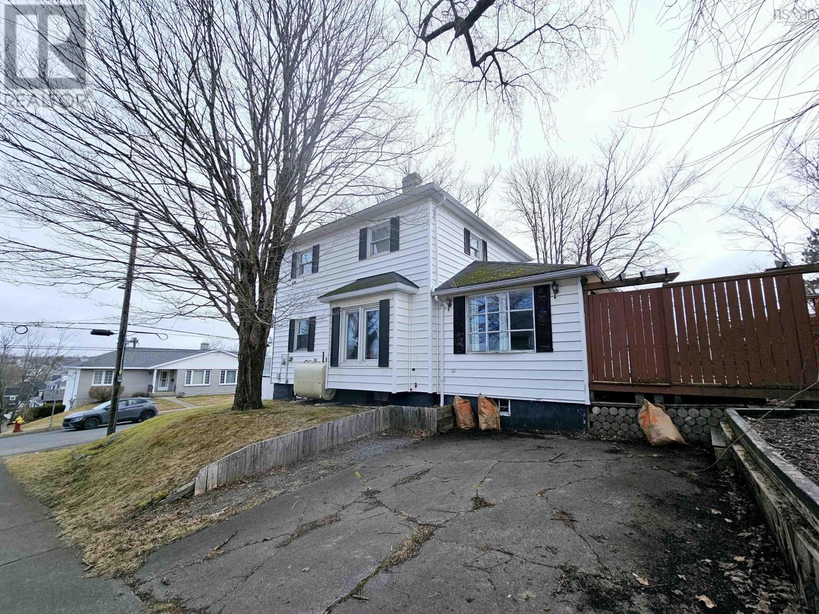 150 Rockdale Avenue, Sydney, Nova Scotia  B1P 1Z5 - Photo 3 - 202505354