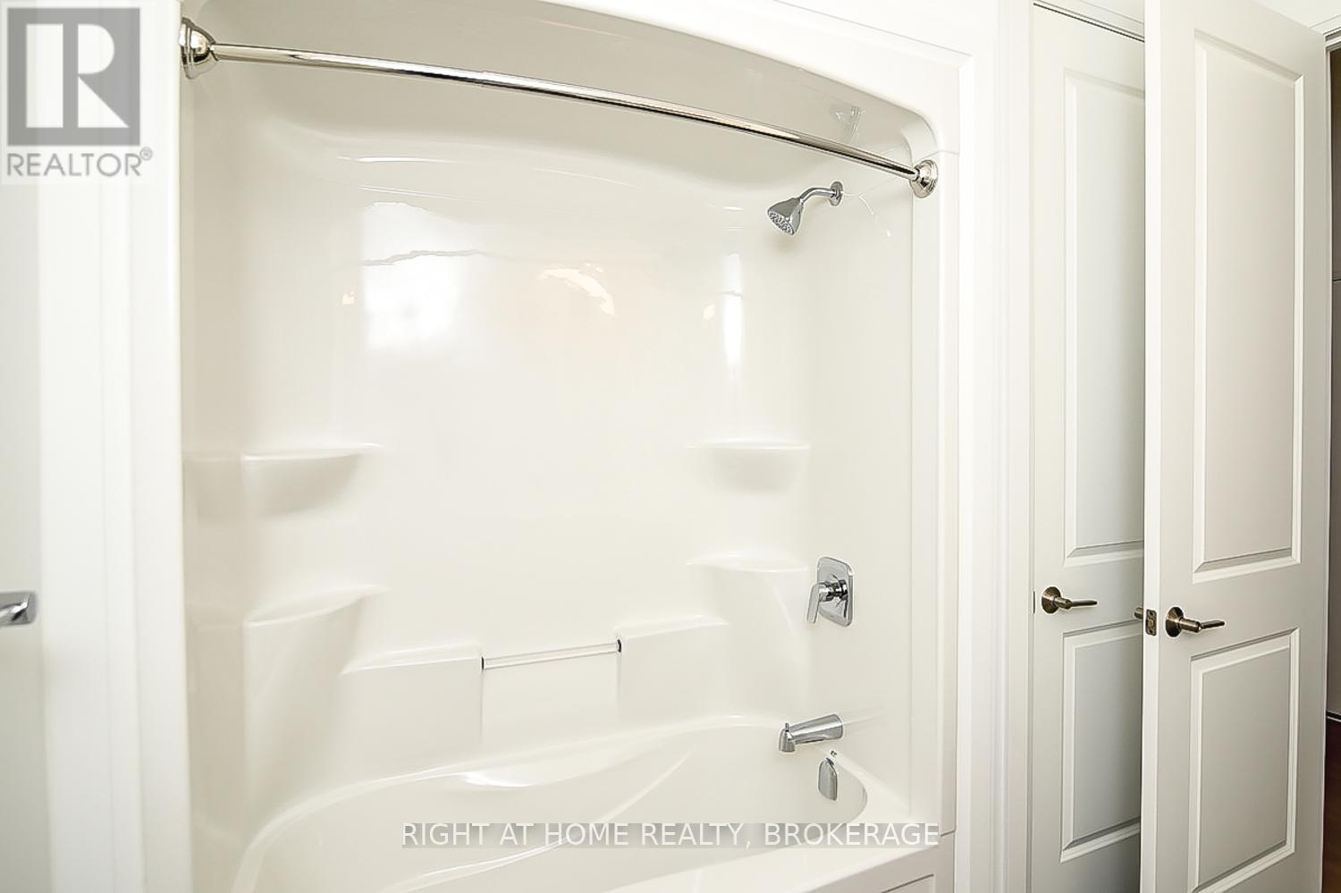 7 - 3318 Weinbrenner Road, Niagara Falls (Chippawa), Ontario  L2G 3S2 - Photo 10 - X11880514