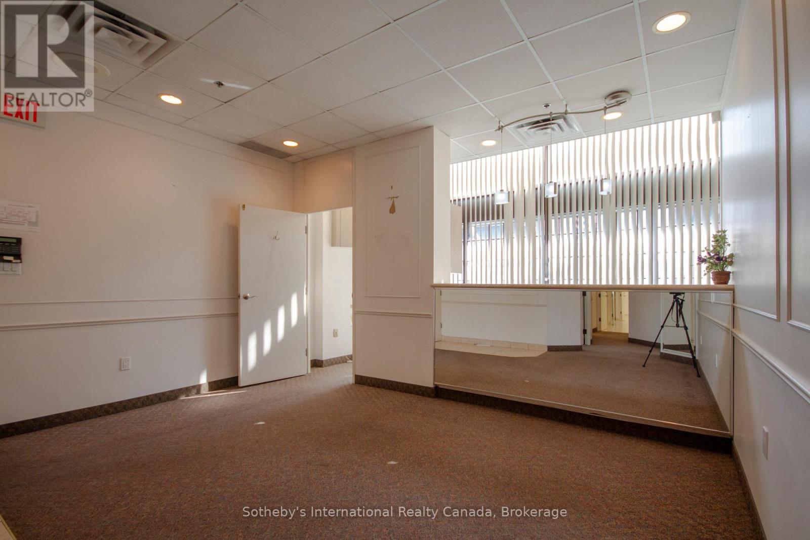 101 - 200 James Street S, Hamilton, Ontario  L8P 1Y6 - Photo 1 - X12030889