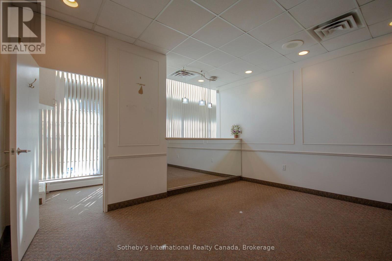 101 - 200 James Street S, Hamilton, Ontario  L8P 1Y6 - Photo 2 - X12030889