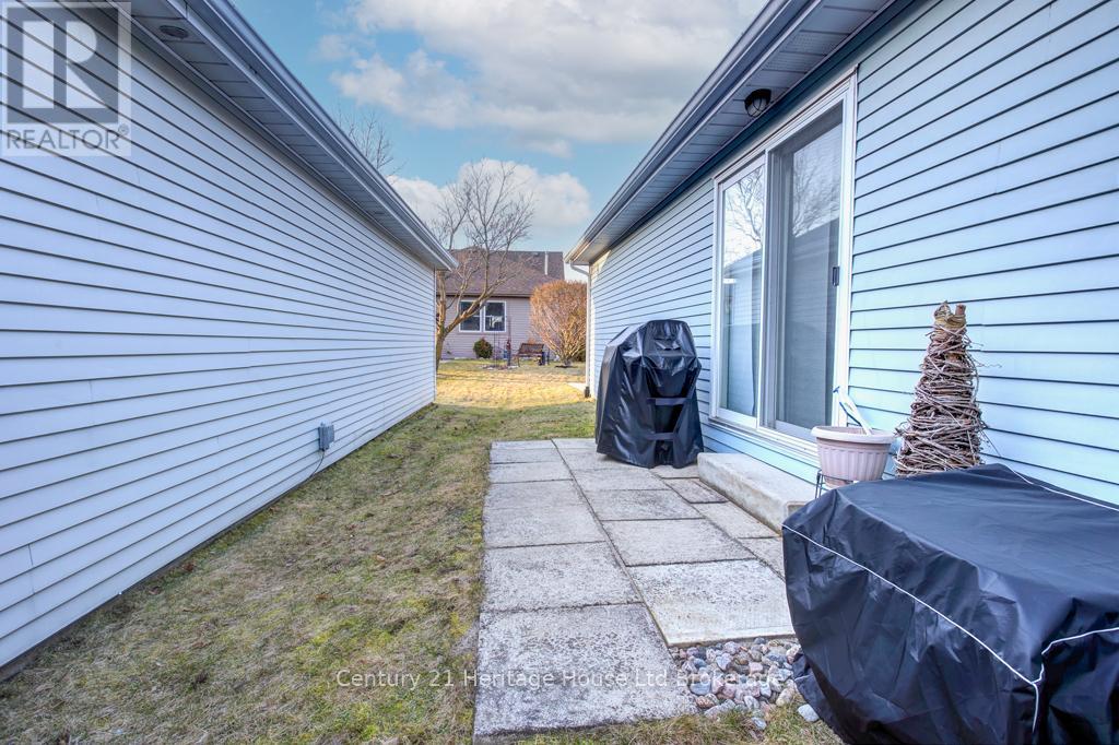 26 Edwin Crescent, Tillsonburg, Ontario  N4G 5H6 - Photo 27 - X12030972