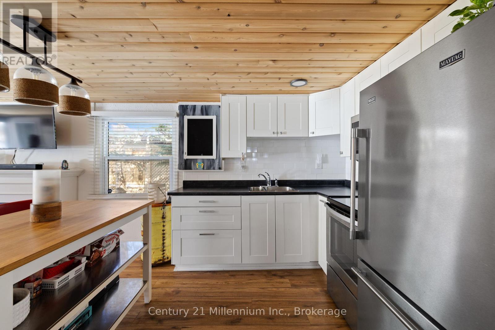Property at 7 69TH STREET N image 3