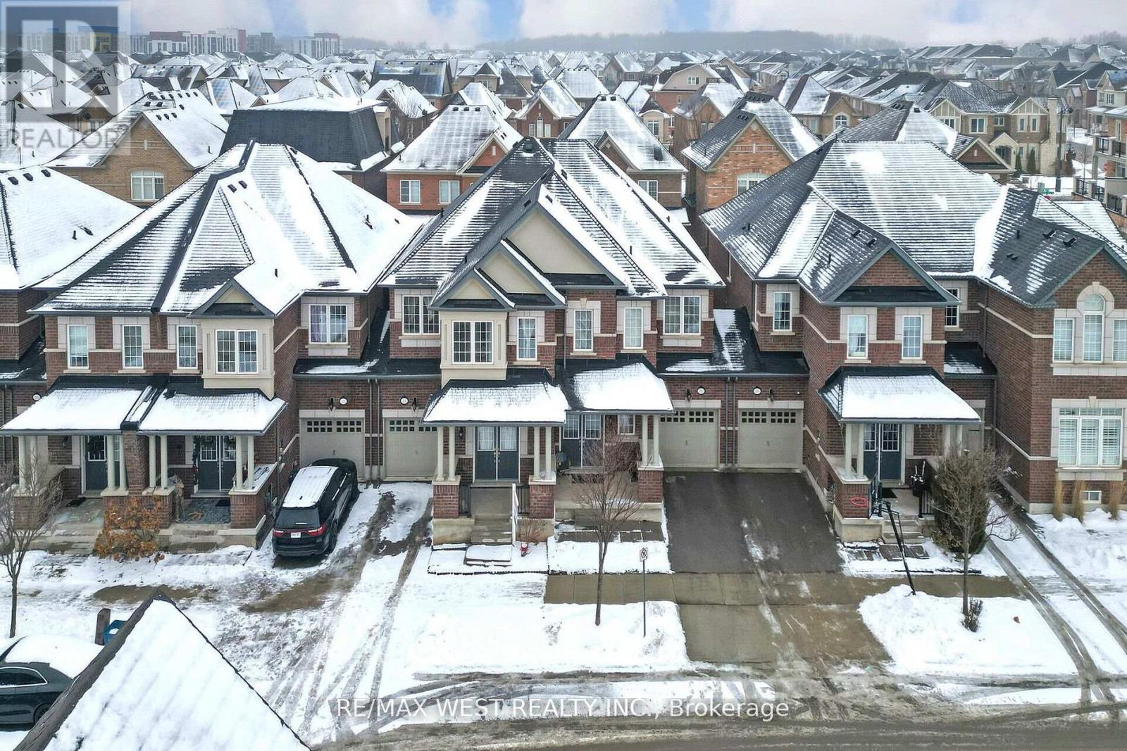Property at 213 SARAH CLINE DRIVE N image 2