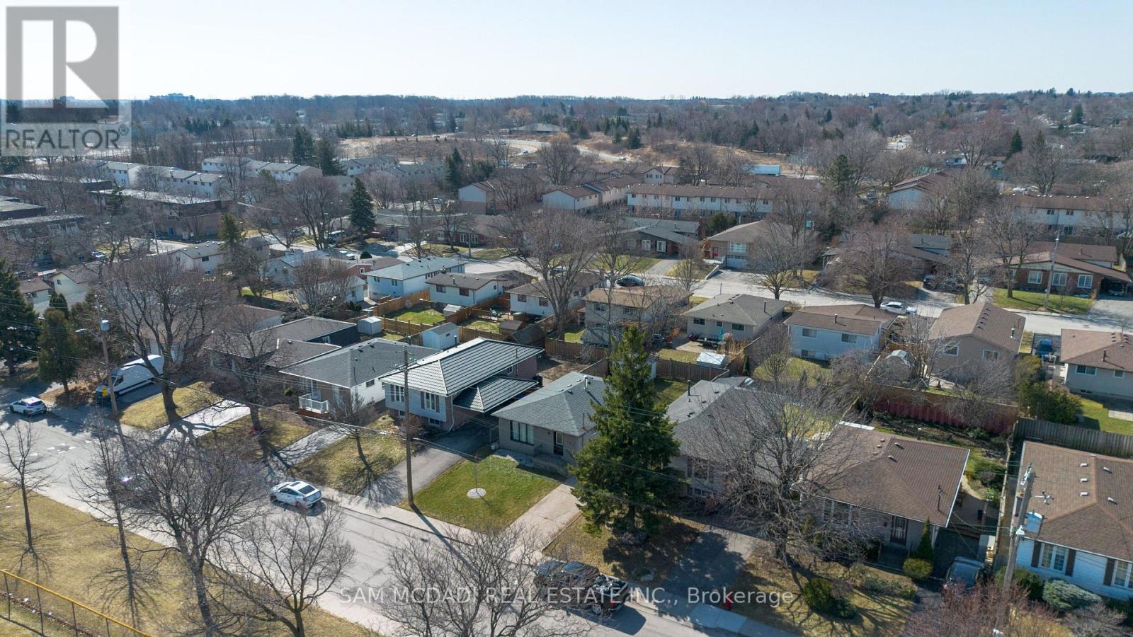 205 Bonaventure Drive, Hamilton, Ontario  L9C 4R1 - Photo 2 - X12030914