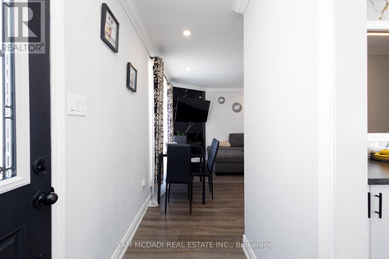 205 Bonaventure Drive, Hamilton, Ontario  L9C 4R1 - Photo 5 - X12030914