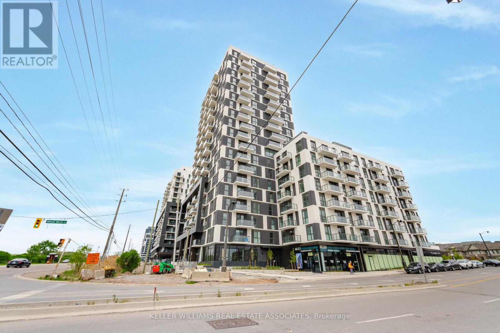 406 - 335 Wheat Boom Drive, Oakville, Ontario  L6H 7Y1 - Photo 1 - W12031010