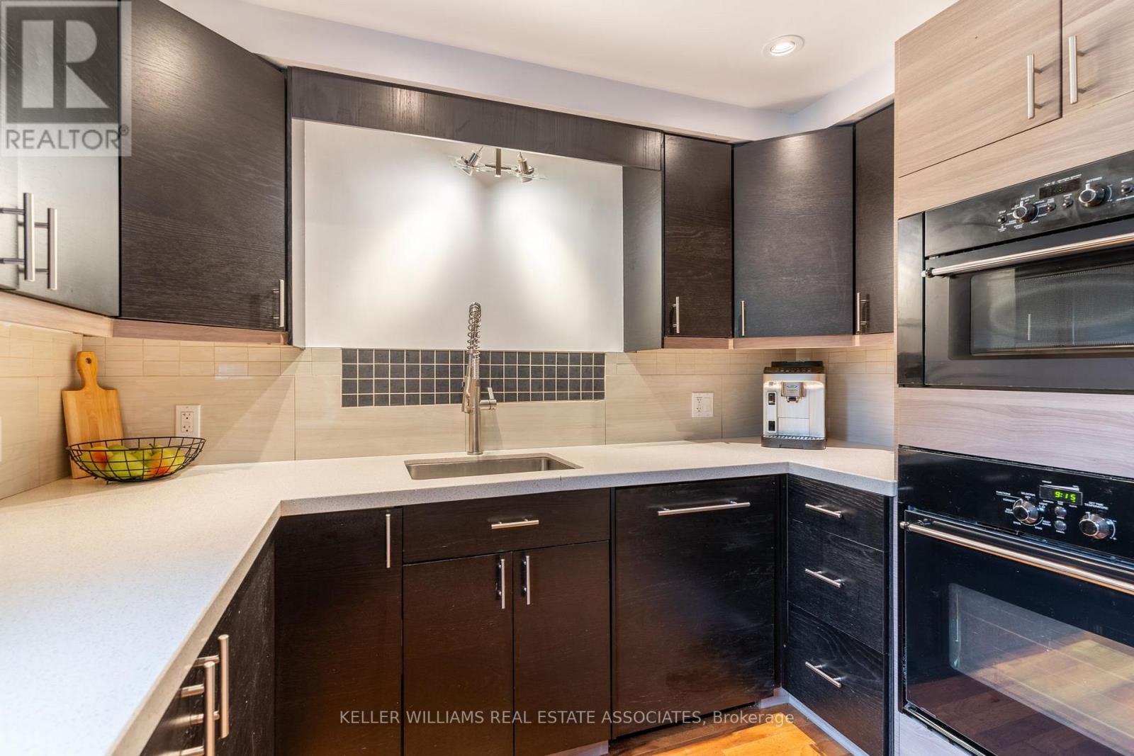 19 Union Street, Halton Hills, Ontario  L7G 3M1 - Photo 11 - W12031048