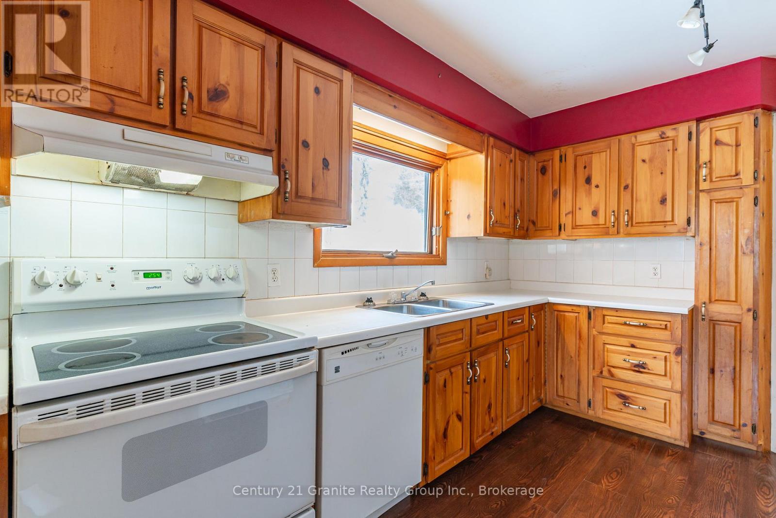 23 Riverside Drive, Dysart Et Al, Ontario  K0M 1S0 - Photo 13 - X12031137