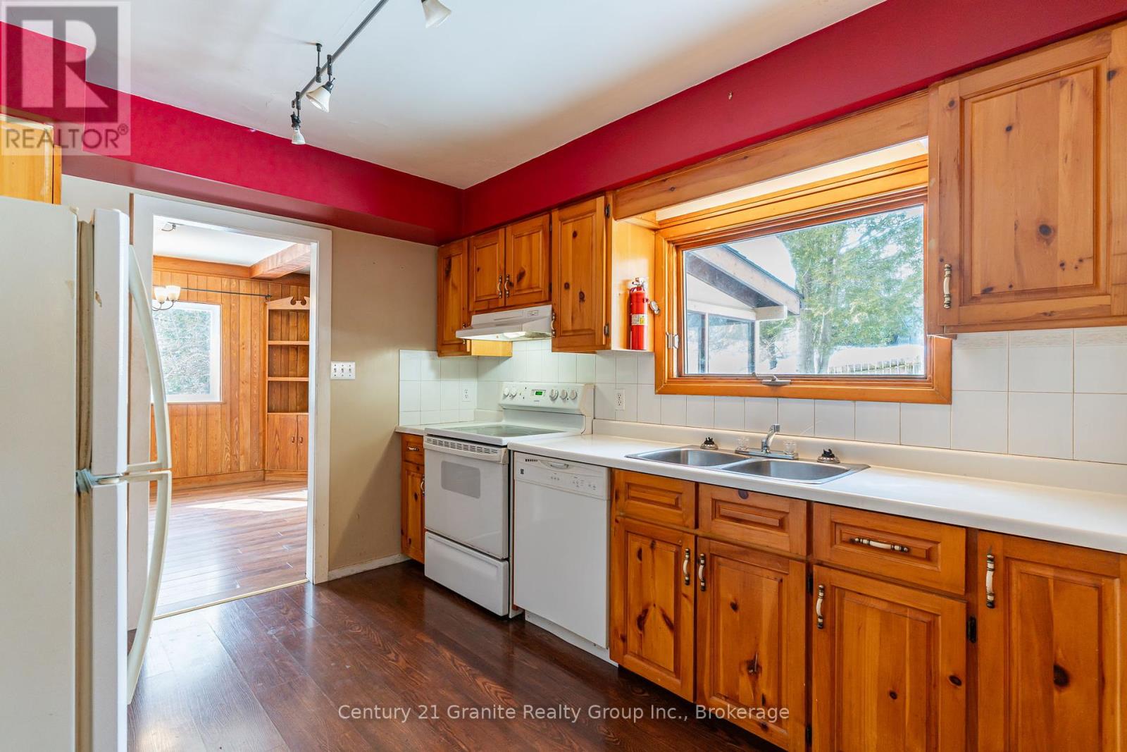 23 Riverside Drive, Dysart Et Al, Ontario  K0M 1S0 - Photo 15 - X12031137