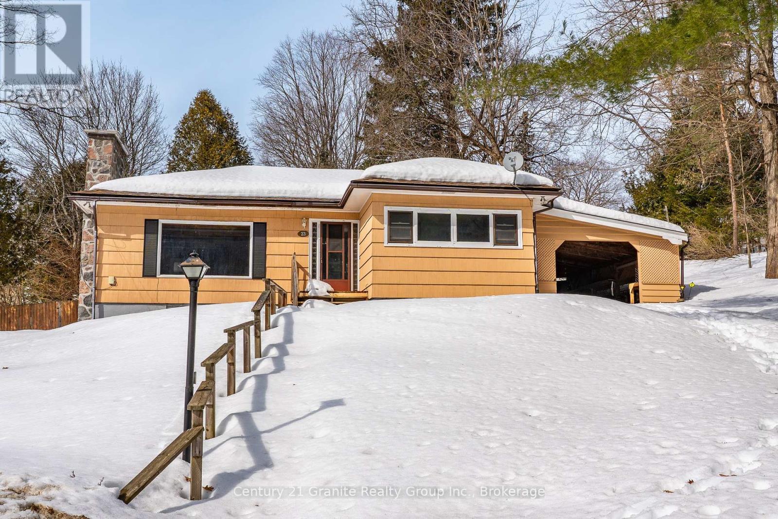 23 Riverside Drive, Dysart Et Al, Ontario  K0M 1S0 - Photo 3 - X12031137