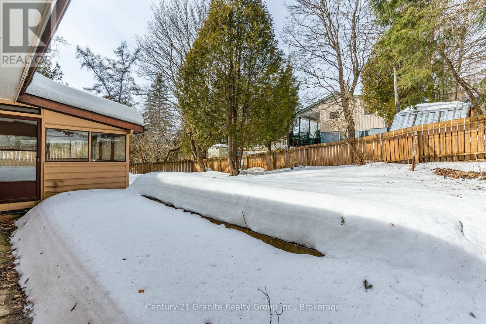 23 Riverside Drive, Dysart Et Al, Ontario  K0M 1S0 - Photo 30 - X12031137