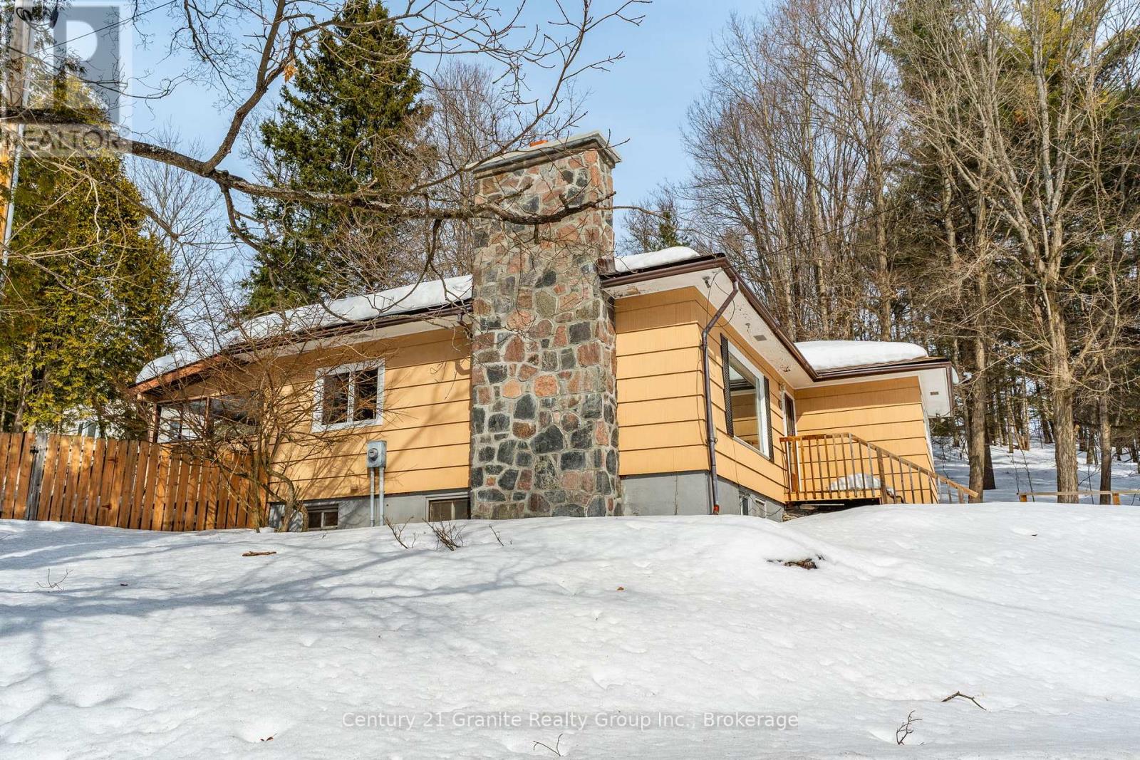 23 Riverside Drive, Dysart Et Al, Ontario  K0M 1S0 - Photo 31 - X12031137