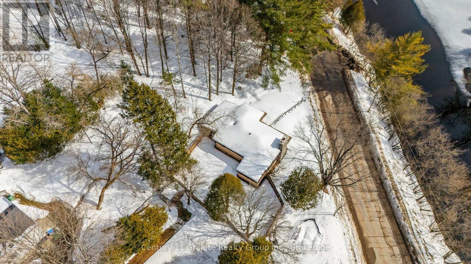 23 Riverside Drive, Dysart Et Al, Ontario  K0M 1S0 - Photo 33 - X12031137