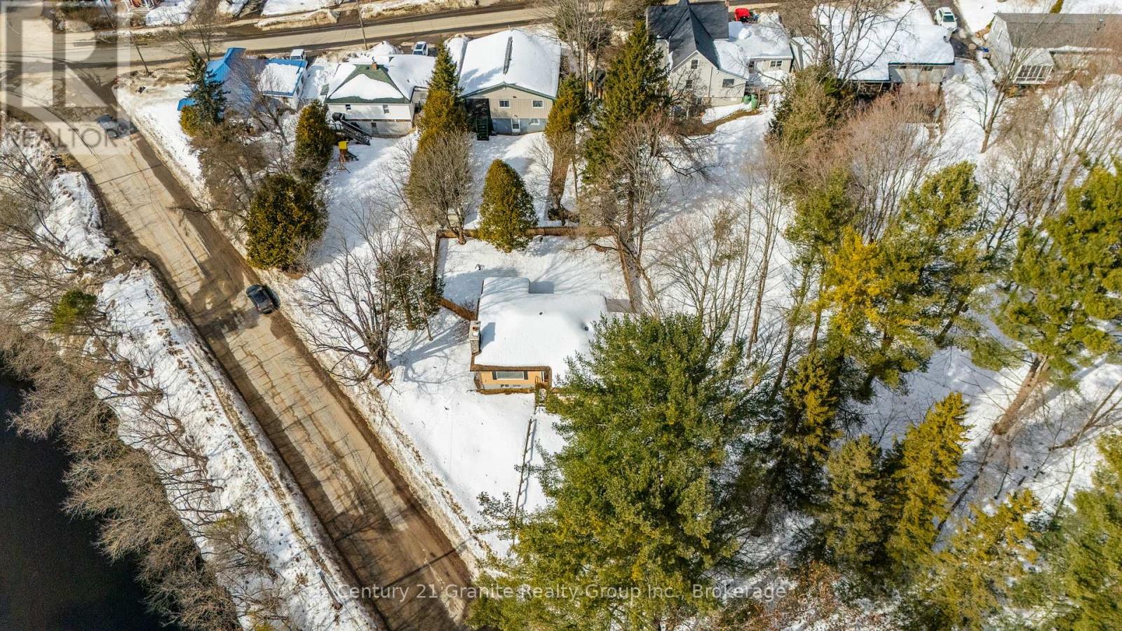 23 Riverside Drive, Dysart Et Al, Ontario  K0M 1S0 - Photo 35 - X12031137