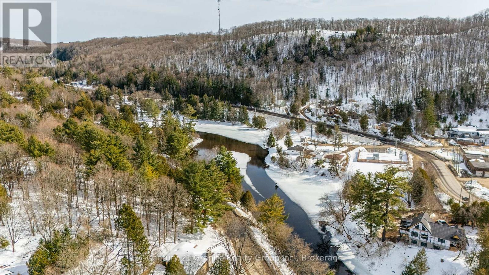 23 Riverside Drive, Dysart Et Al, Ontario  K0M 1S0 - Photo 38 - X12031137