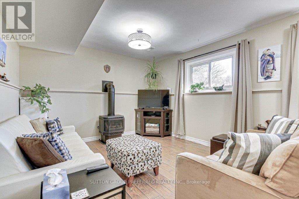 Photo 16 of 31 for 99 Downing Crescent