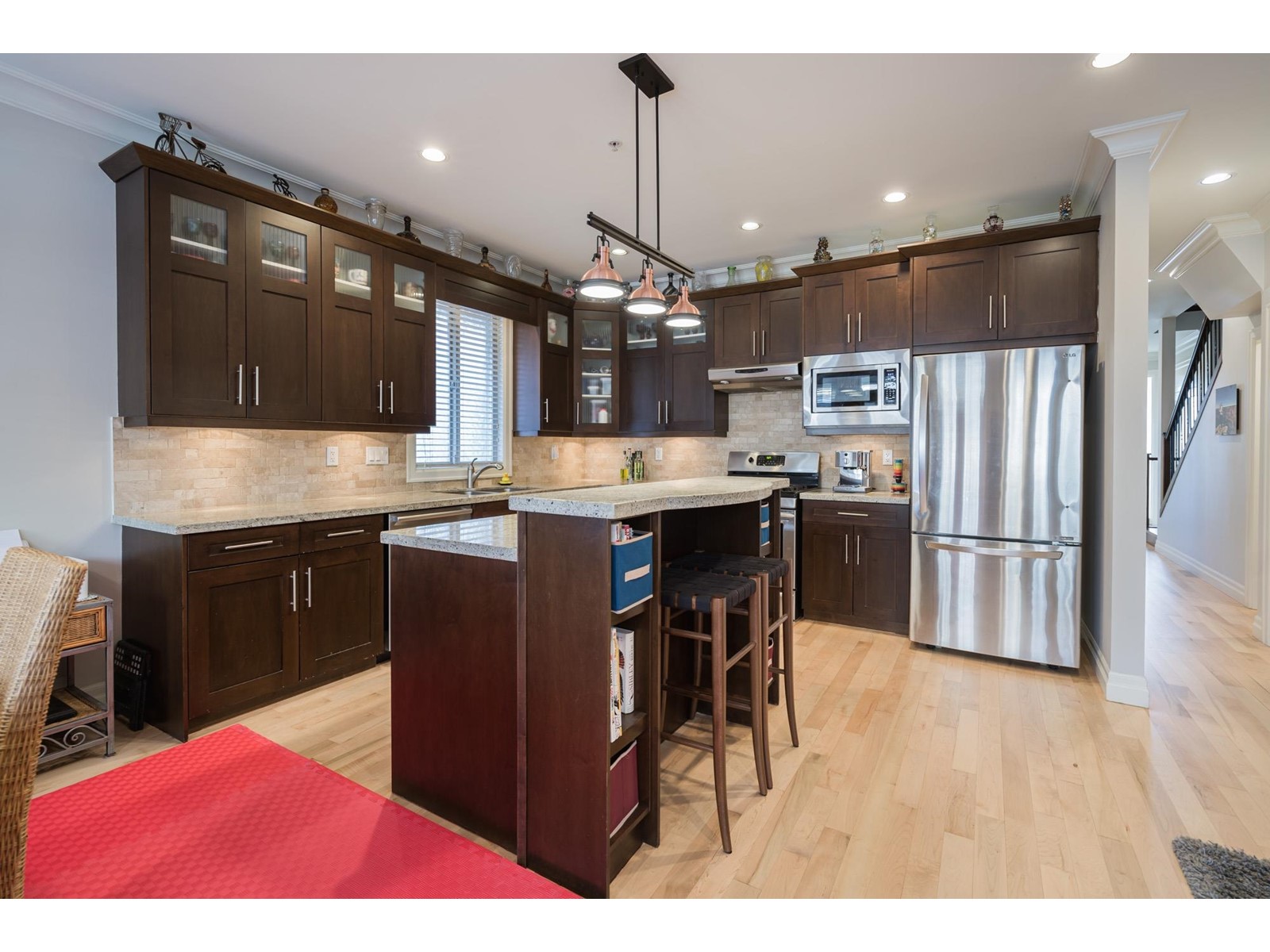 15589 Thrift Avenue, White Rock, British Columbia  V4B 2L8 - Photo 3 - R2978841