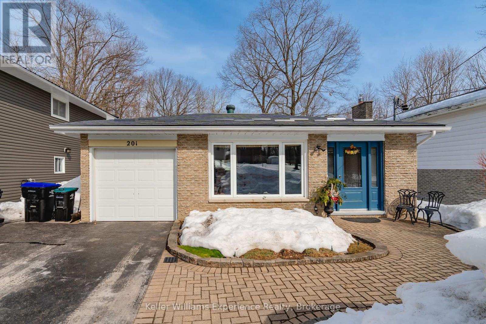 201 BAYFIELD AVENUE, Midland, Ontario