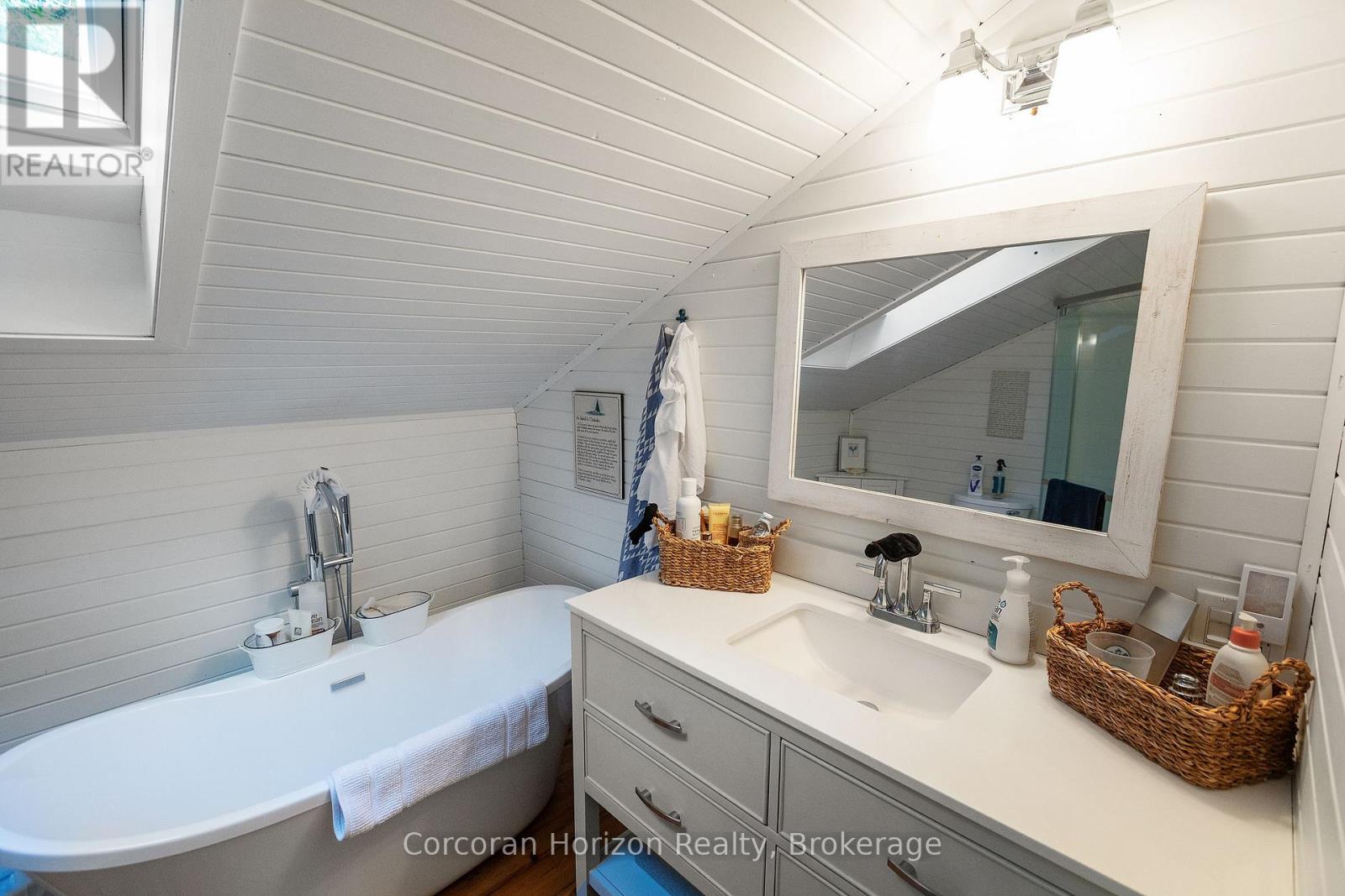 1214 Purdy Road, Muskoka Lakes, Ontario  P0B 1P0 - Photo 15 - X12031281
