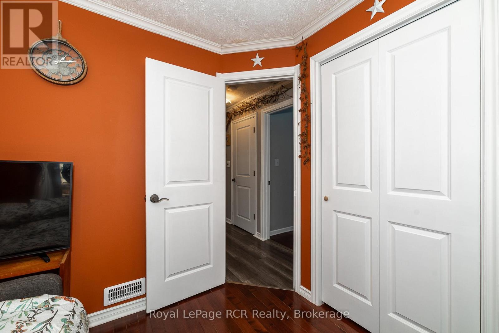 807 7th Avenue E, Owen Sound, Ontario  N4K 2Y4 - Photo 19 - X12031349