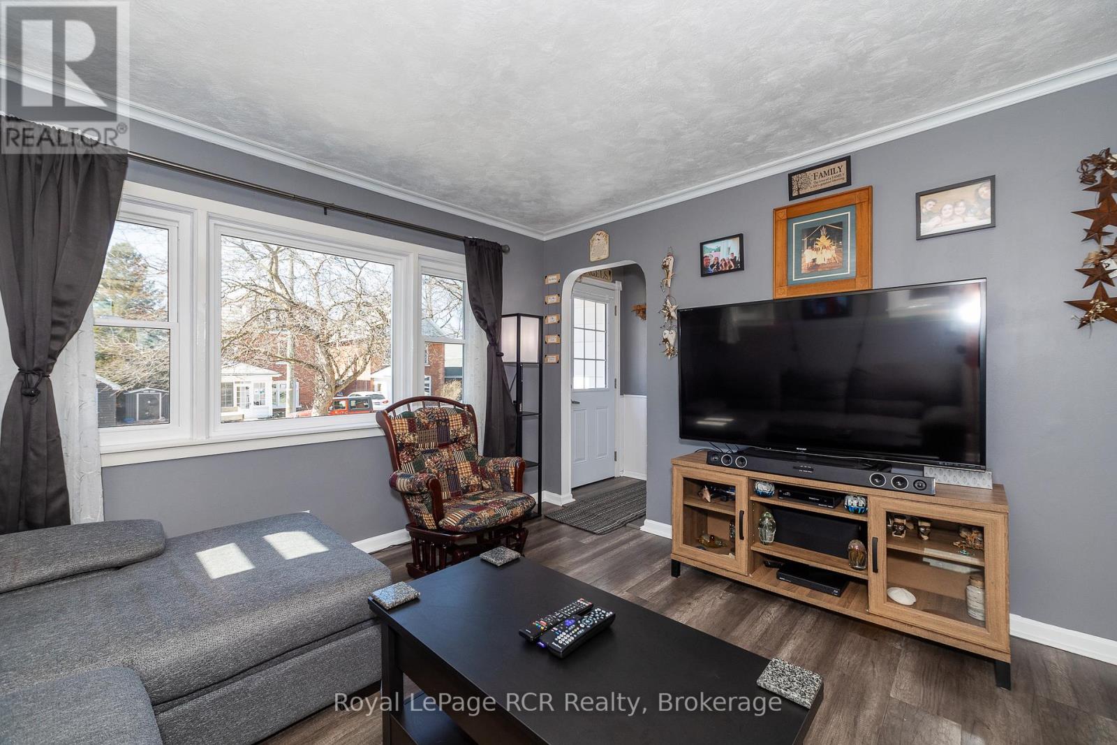 807 7th Avenue E, Owen Sound, Ontario  N4K 2Y4 - Photo 2 - X12031349