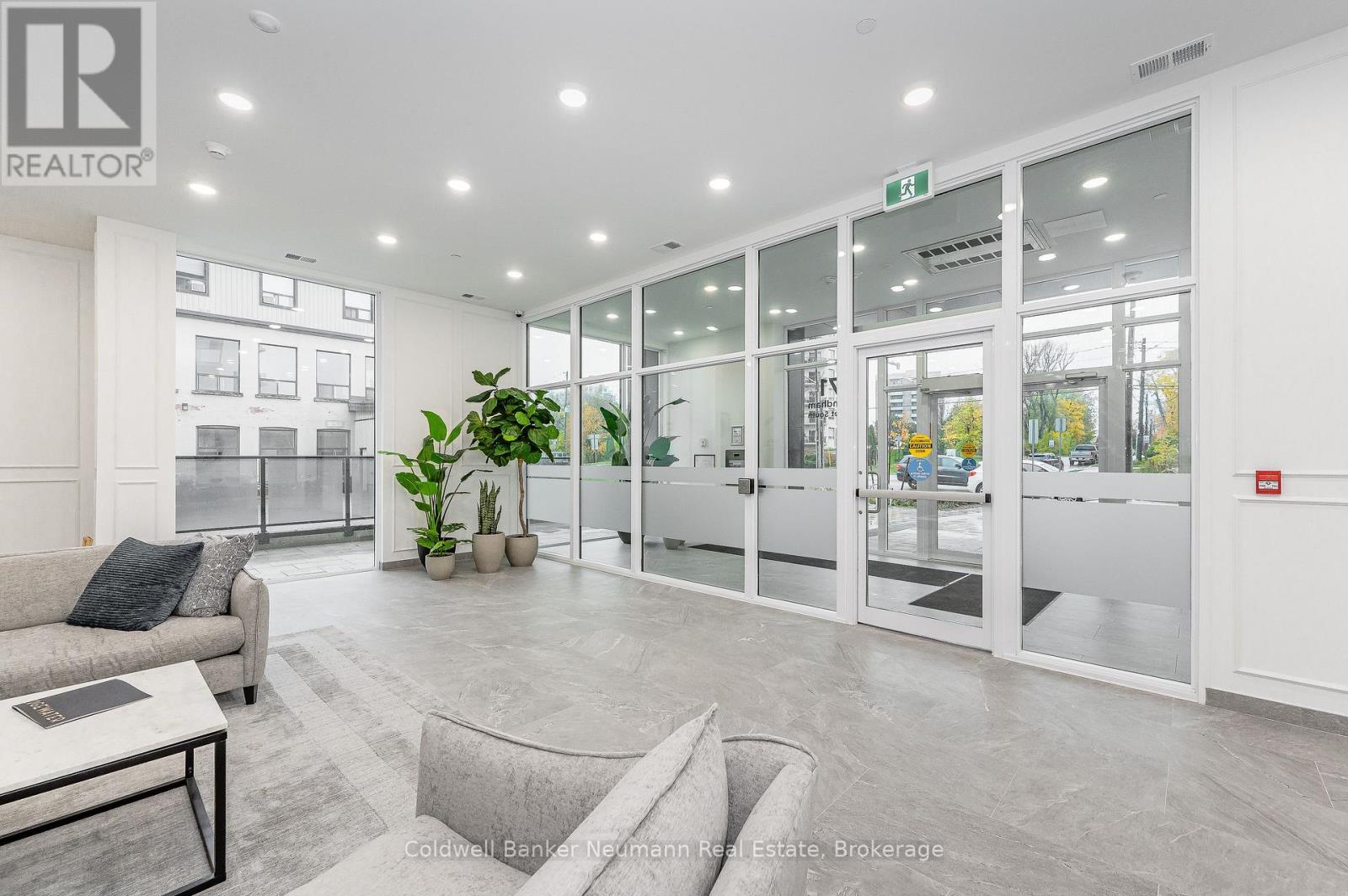 Property at 301 - 71 WYNDHAM STREET S image 4