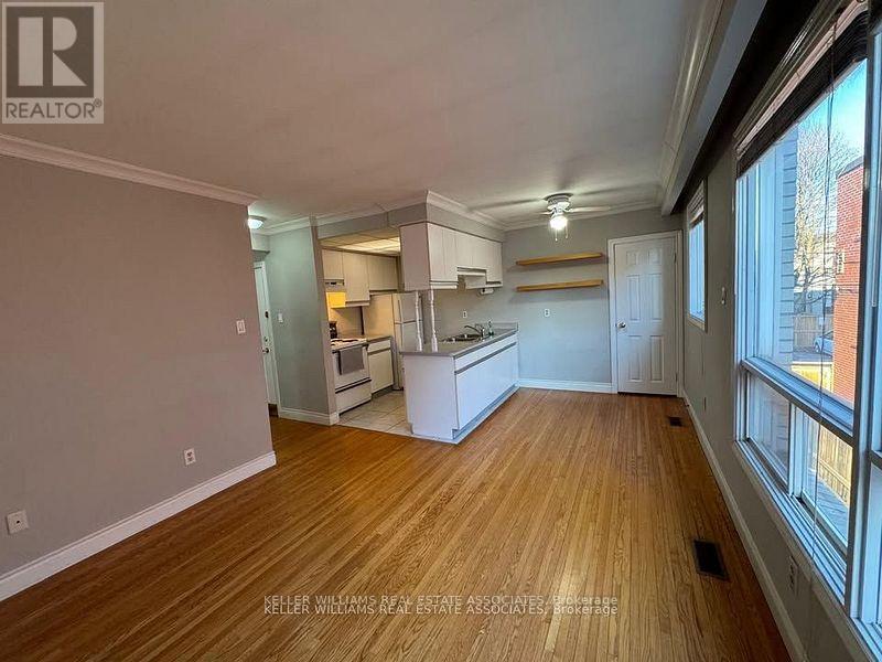 2 - 308 Lakeshore Road E, Mississauga, Ontario  L5G 1H4 - Photo 2 - W12031305