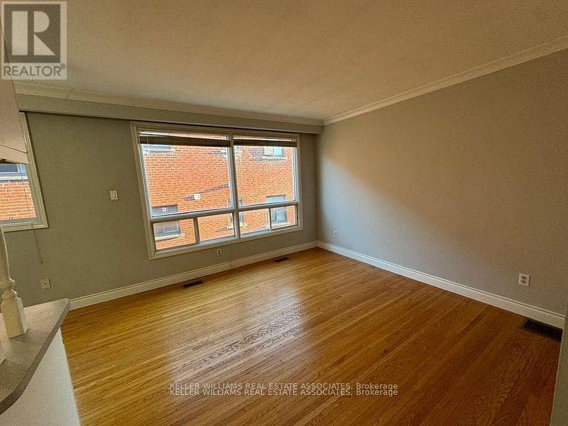 2 - 308 Lakeshore Road E, Mississauga, Ontario  L5G 1H4 - Photo 5 - W12031305