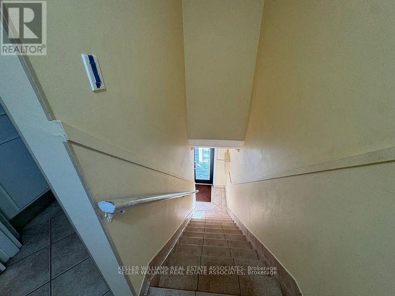2 - 308 Lakeshore Road E, Mississauga, Ontario  L5G 1H4 - Photo 8 - W12031305