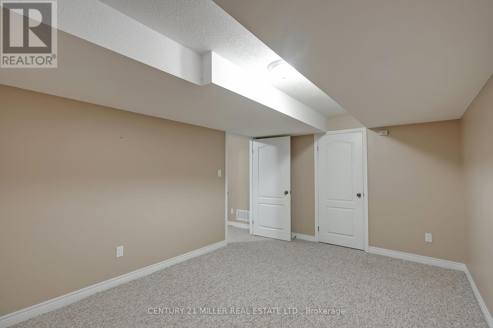 81 Abbotsford Trail, Hamilton, Ontario  L9B 0A4 - Photo 18 - X12031201