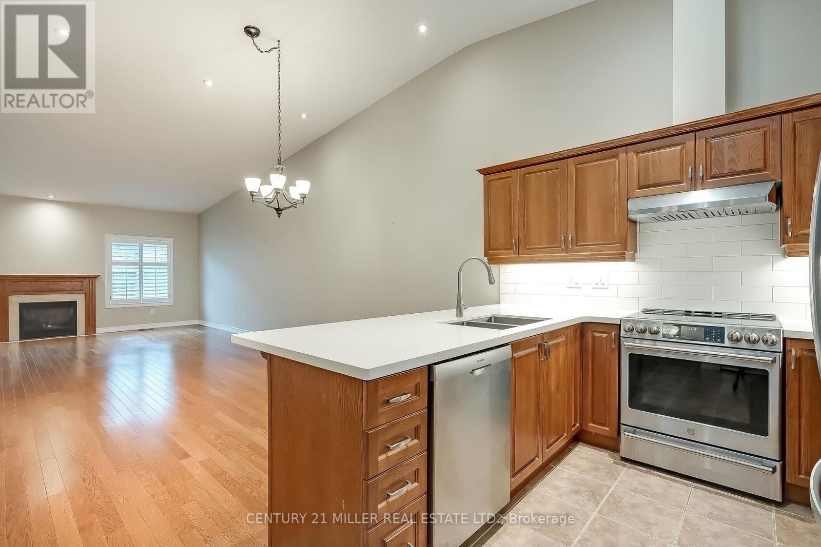 Property at 81 ABBOTSFORD TRAIL image 5