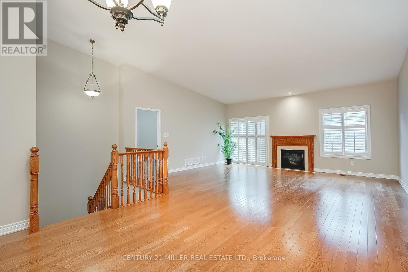 81 Abbotsford Trail, Hamilton, Ontario  L9B 0A4 - Photo 6 - X12031201
