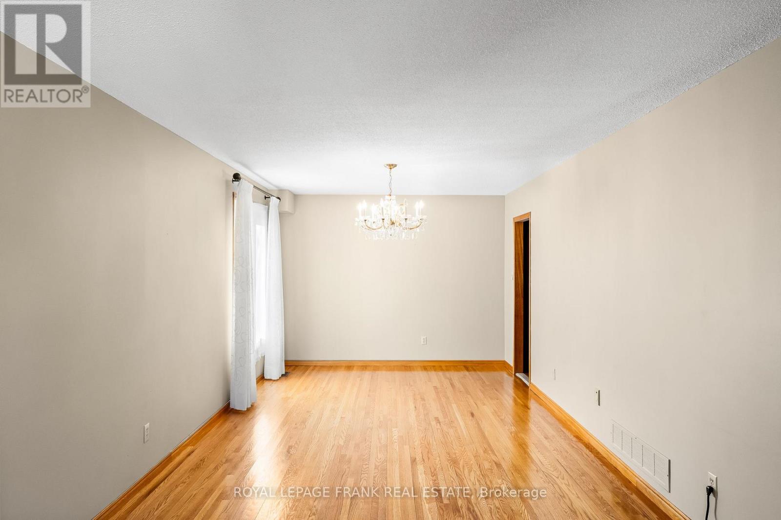 1402 Manitou Drive, Oshawa, Ontario  L1G 7P7 - Photo 11 - E12031547