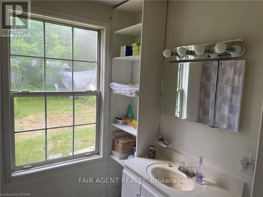 2442 Highway 520, Magnetawan, Ontario  P0A 1C0 - Photo 27 - X12031542