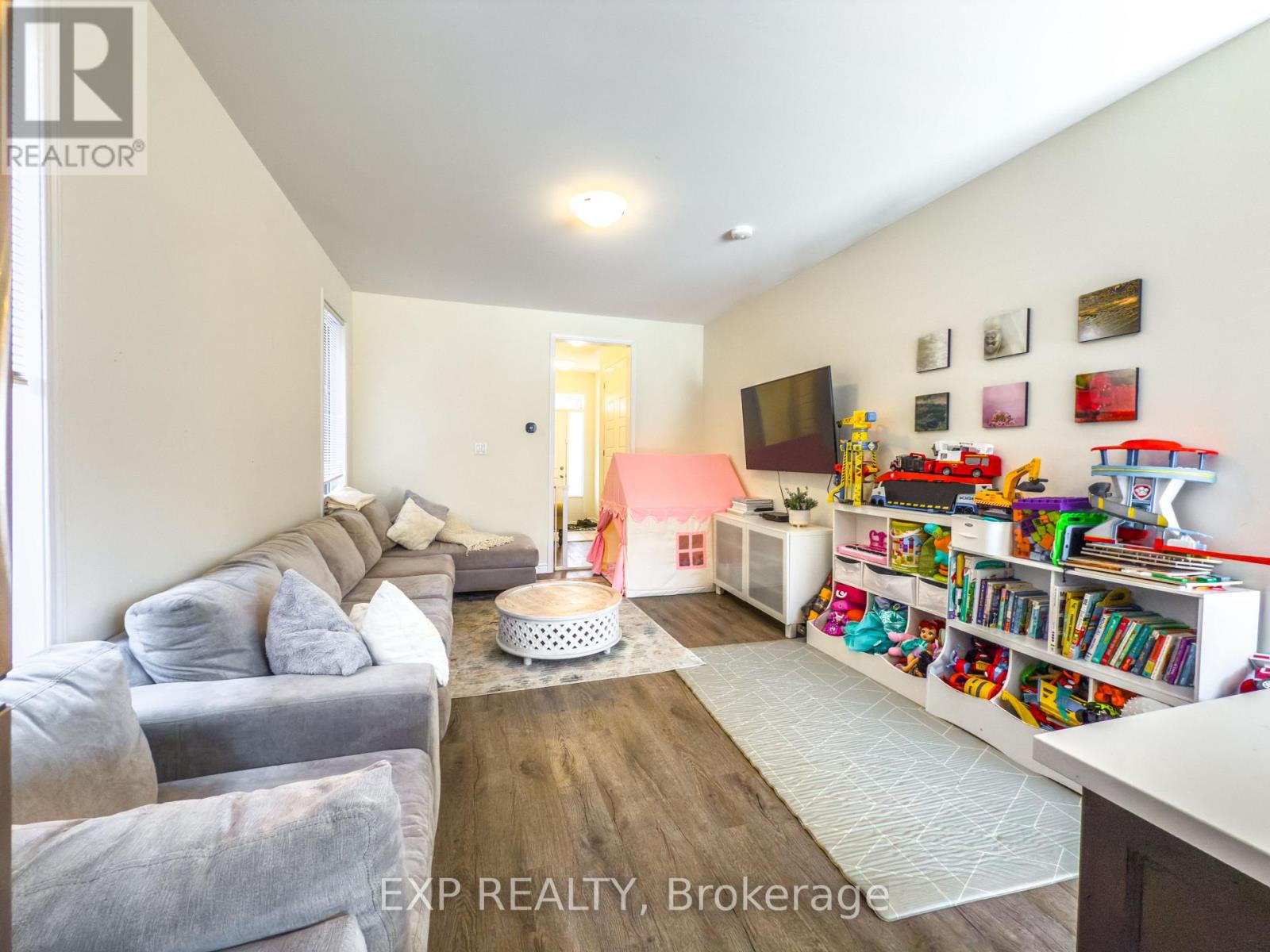 Property at 888 SUMAC CRESCENT image 5