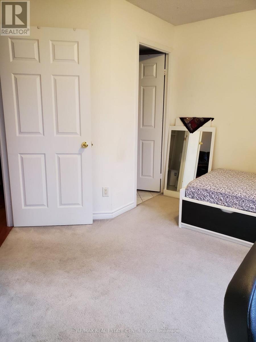 1421 - 25 Kingsbridge Garden Circle, Mississauga, Ontario  L5R 4B1 - Photo 3 - W12029692