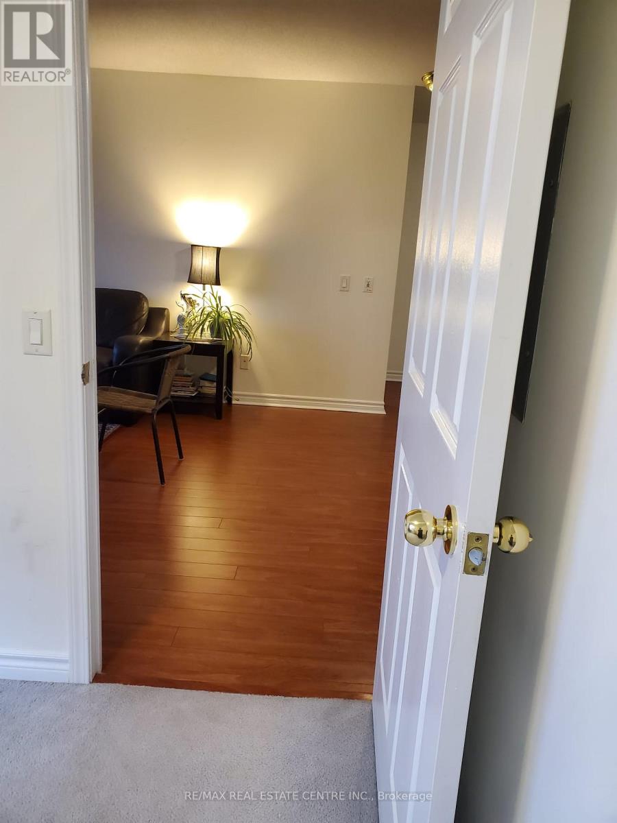 1421 - 25 Kingsbridge Garden Circle, Mississauga, Ontario  L5R 4B1 - Photo 4 - W12029692