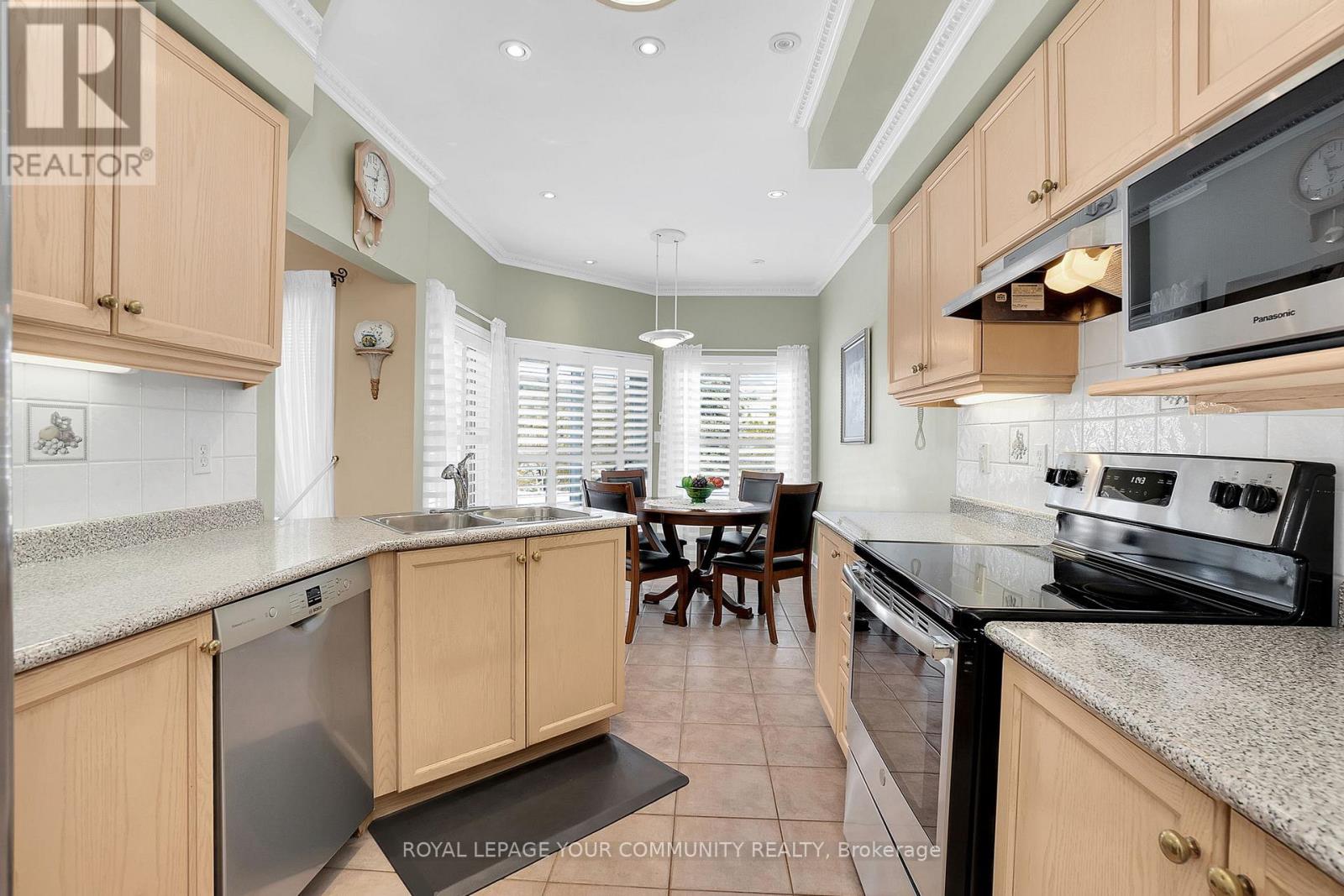 176 Laurentian Boulevard, Vaughan, Ontario  L6A 2V6 - Photo 9 - N12031021