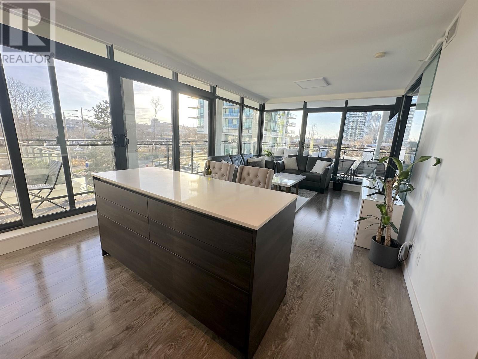 Listing Picture 4 of 36 : 406 2378 ALPHA AVENUE, Burnaby / 本拿比 - 魯藝地產 Yvonne Lu Group - MLS Medallion Club Member