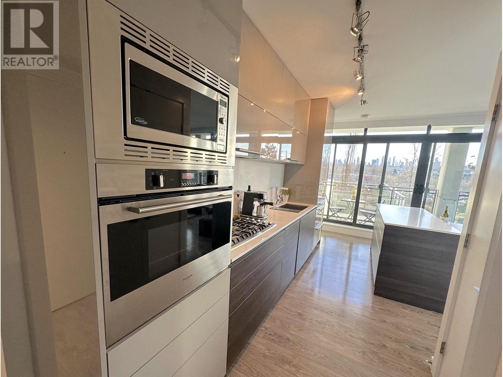 Listing Picture 6 of 36 : 406 2378 ALPHA AVENUE, Burnaby / 本拿比 - 魯藝地產 Yvonne Lu Group - MLS Medallion Club Member