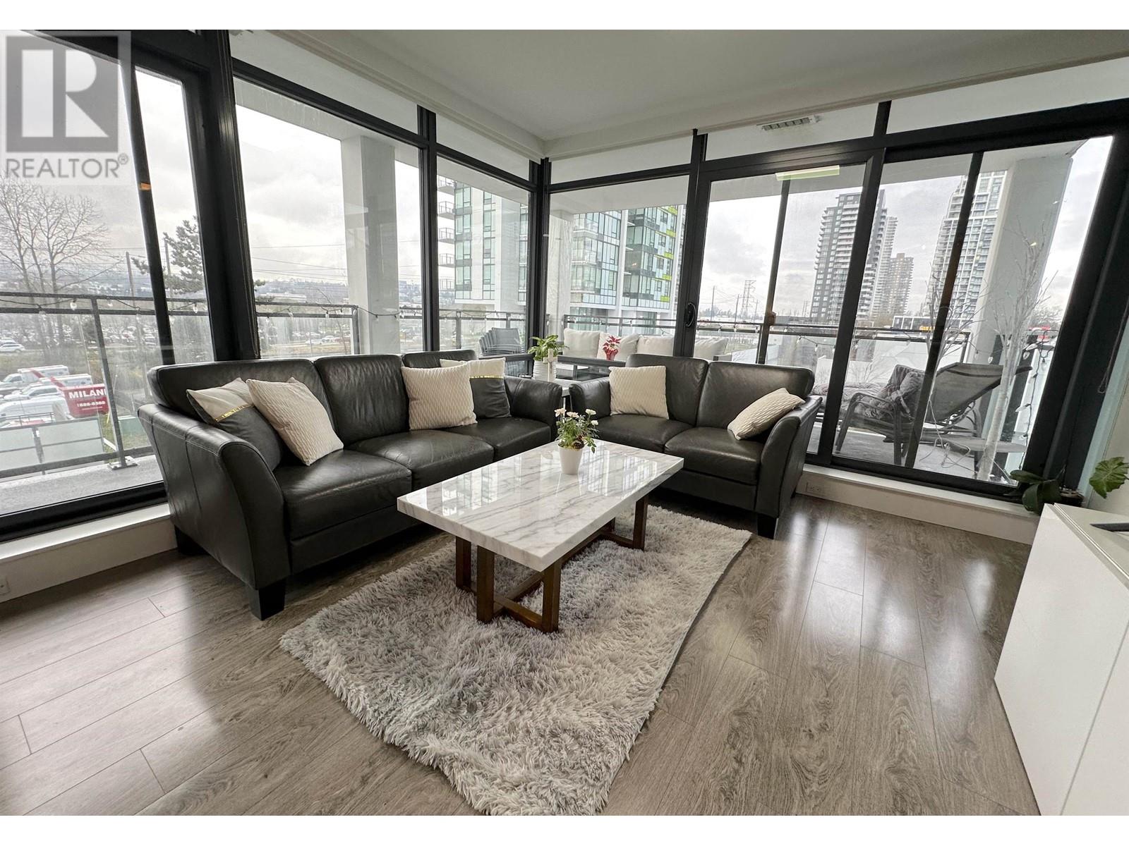 Listing Picture 2 of 36 : 406 2378 ALPHA AVENUE, Burnaby / 本拿比 - 魯藝地產 Yvonne Lu Group - MLS Medallion Club Member
