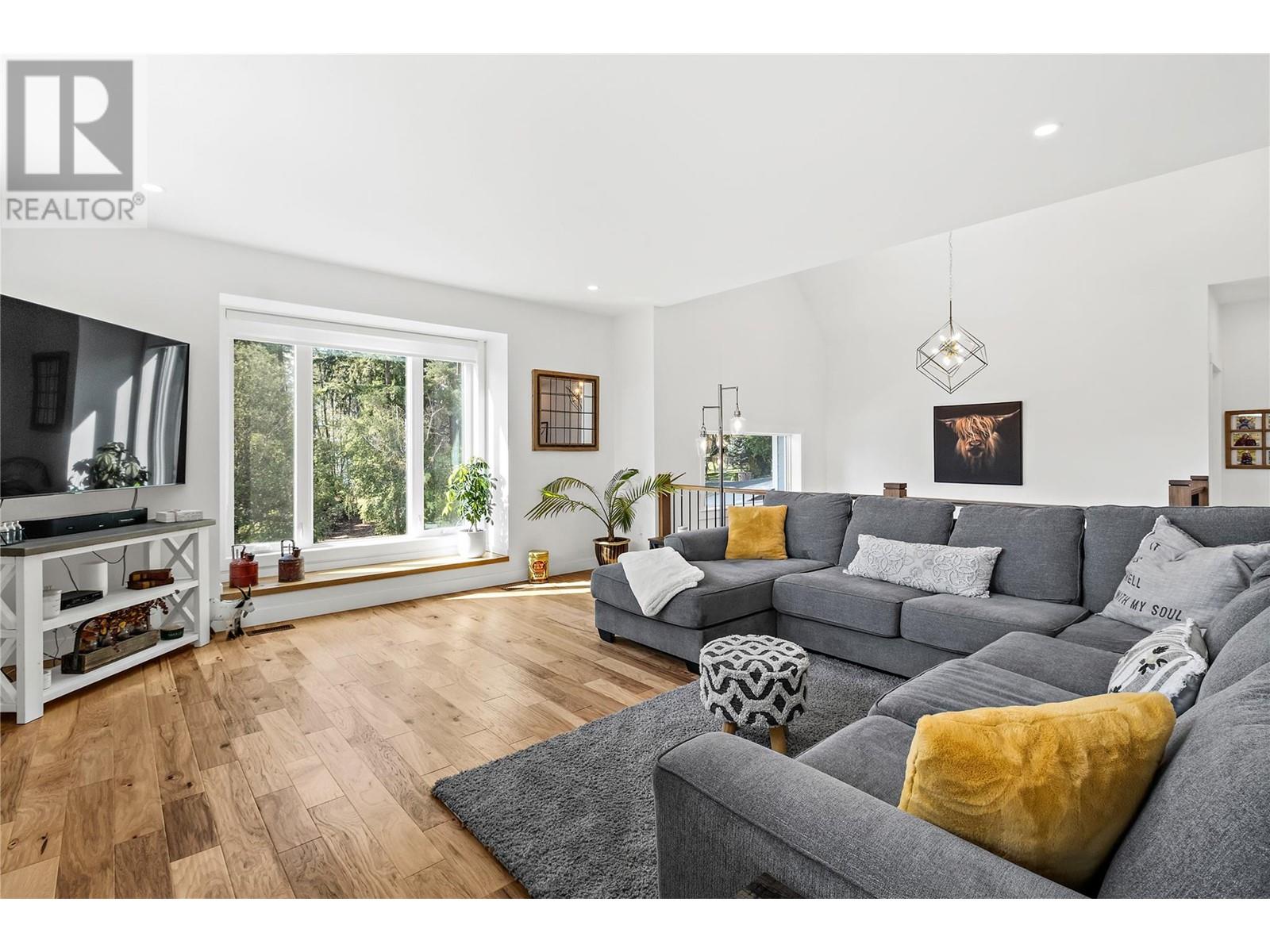 Property at 3200 20 Street NE image 4
