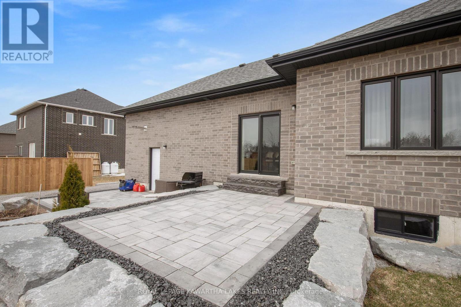 17 Mccrae Crescent, Kawartha Lakes, Ontario  K0M 2T0 - Photo 2 - X12015086